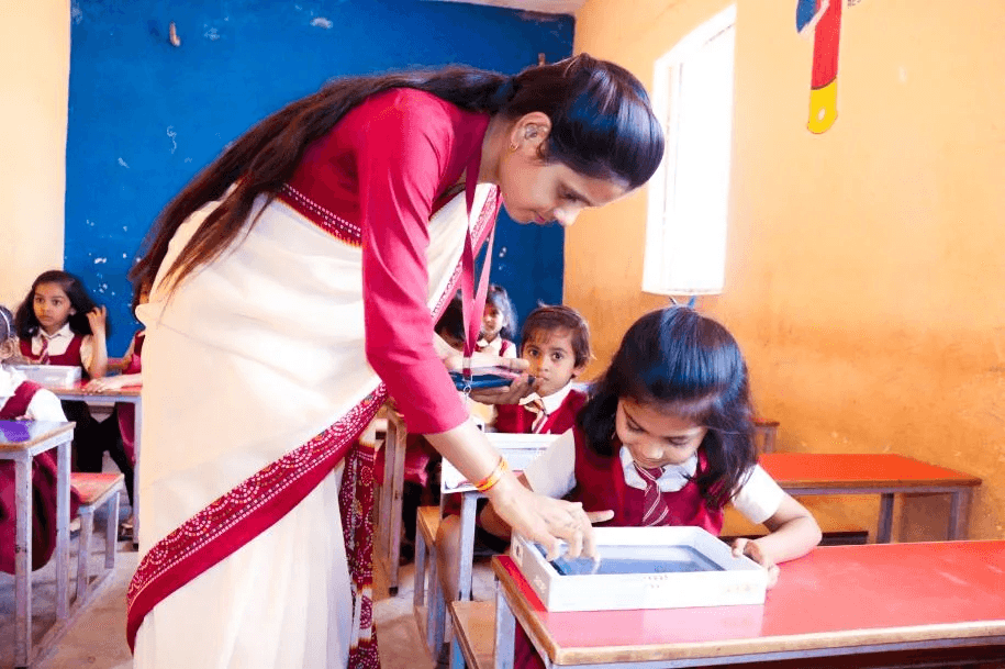 Experienced faculty at Awanti Vidya Mandir